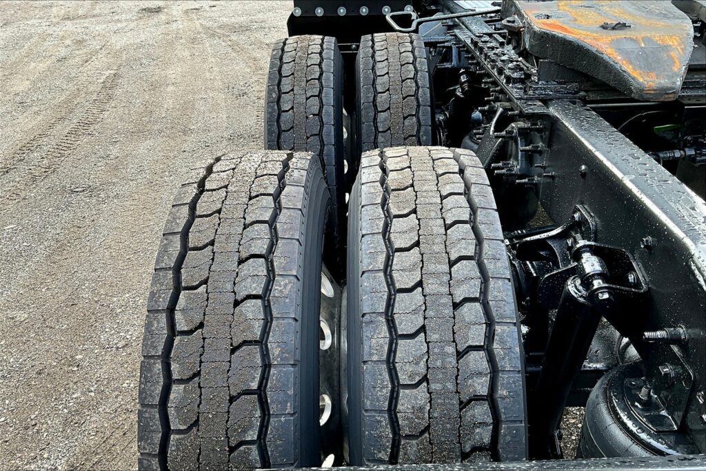 2022 CUM LT625 6×4 Sleeper