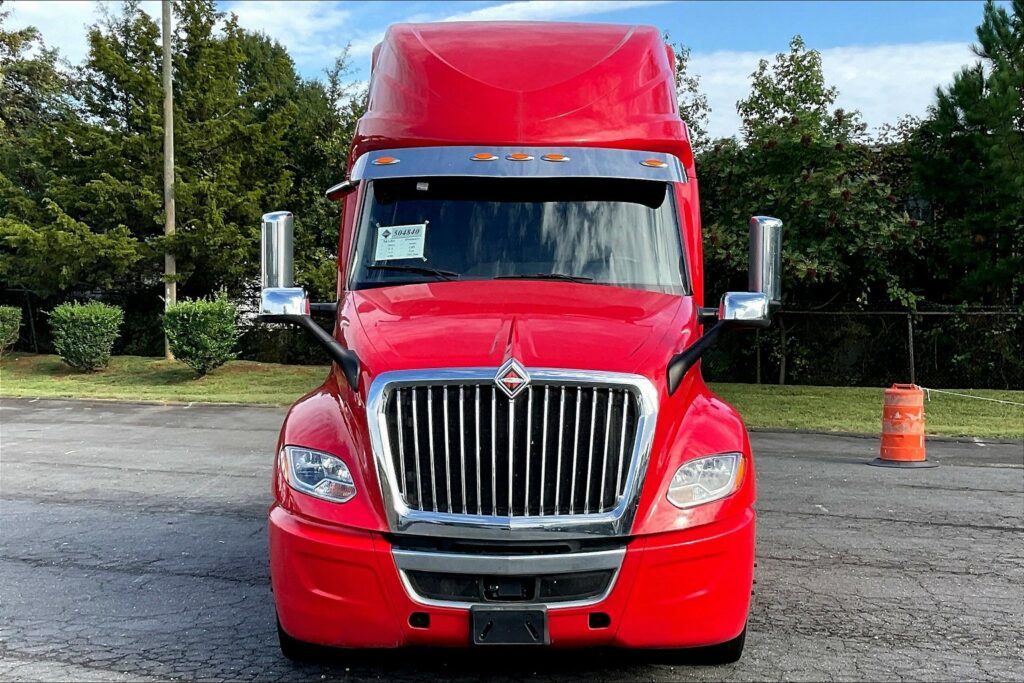 2023 CUM LT625 6X4 Sleeper