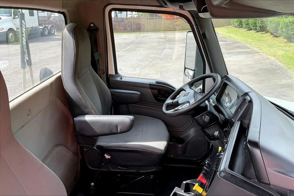 2019 INT LT625 6×4 Day Cab