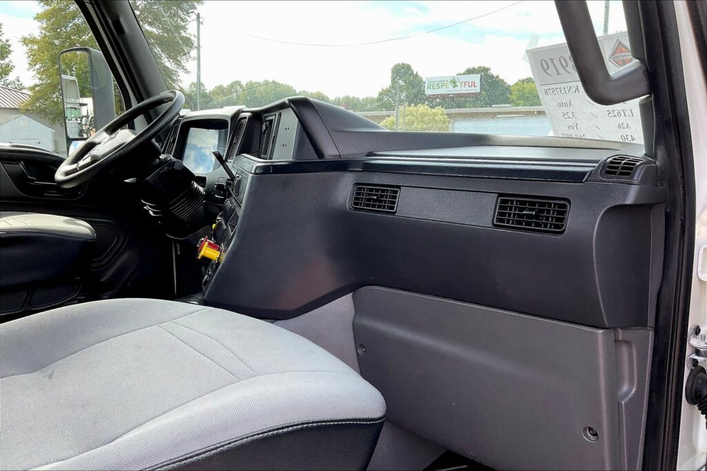2019 INT LT625 6×4 Day Cab