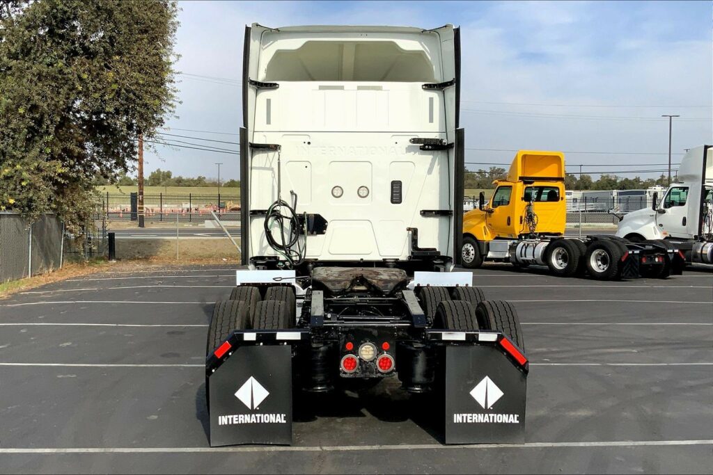 2021 INT LT625 6×4 Sleeper