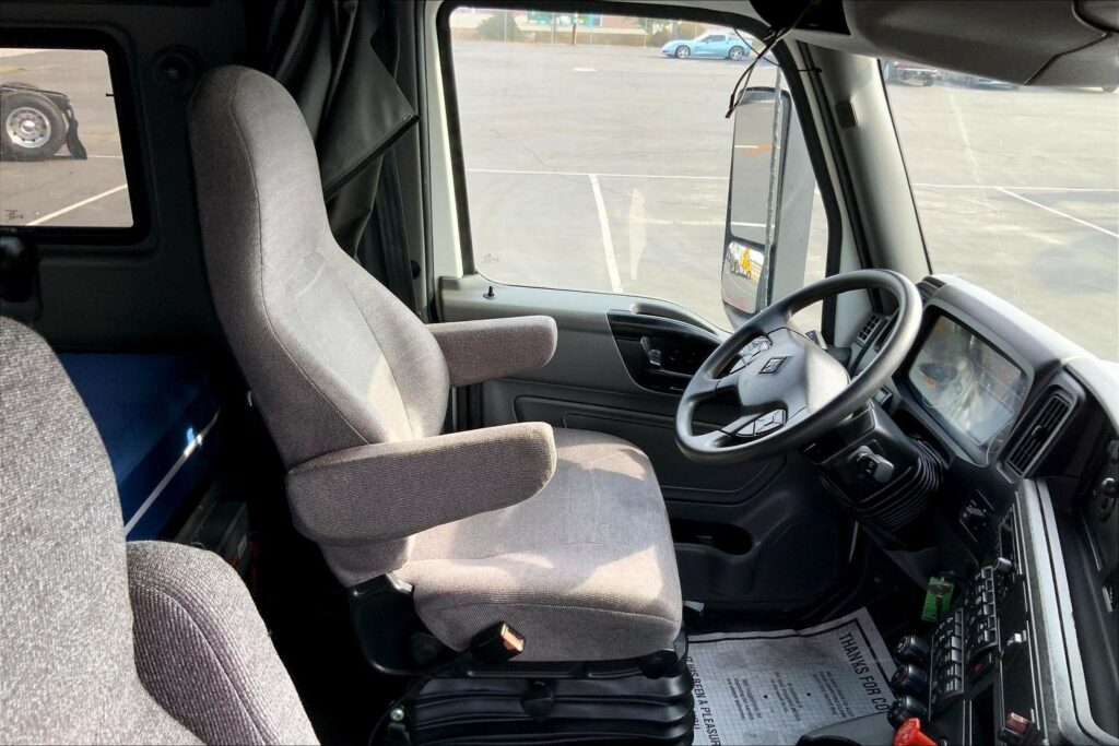 2021 INT LT625 6×4 Sleeper