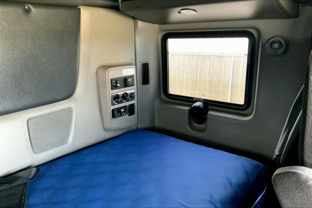 2021 INT LT625 6×4 Sleeper