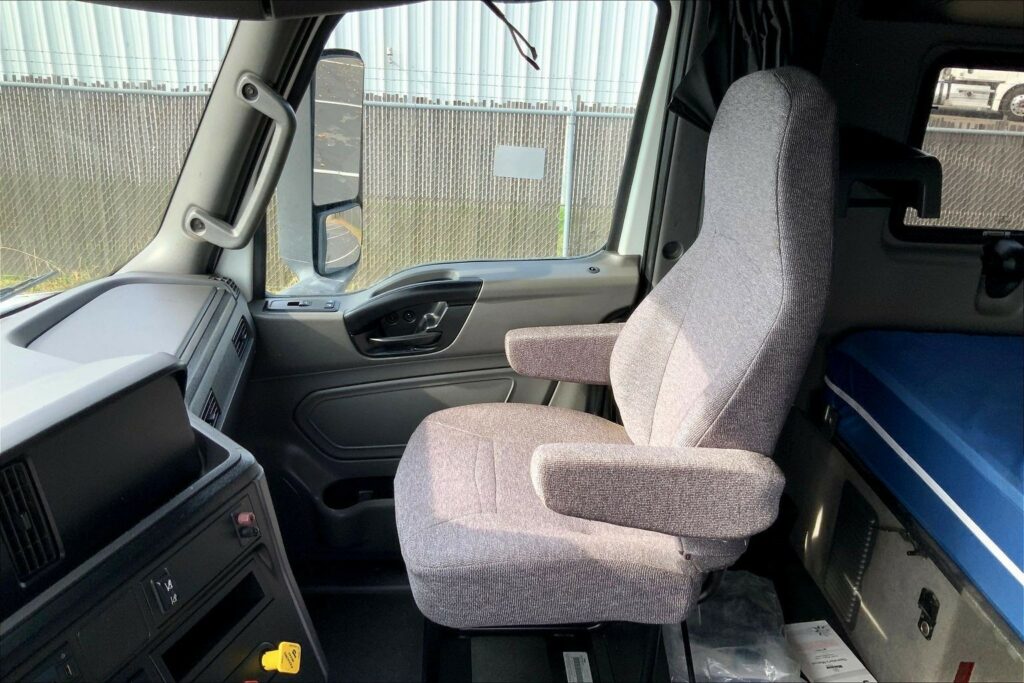 2021 INT LT625 6×4 Sleeper