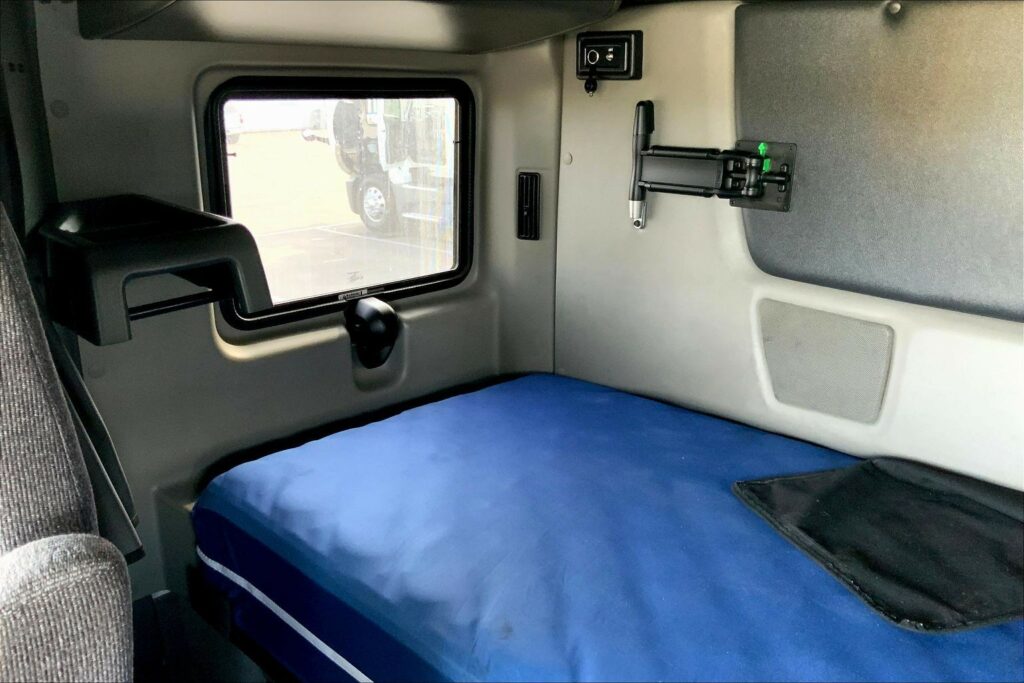 2021 INT LT625 6×4 Sleeper