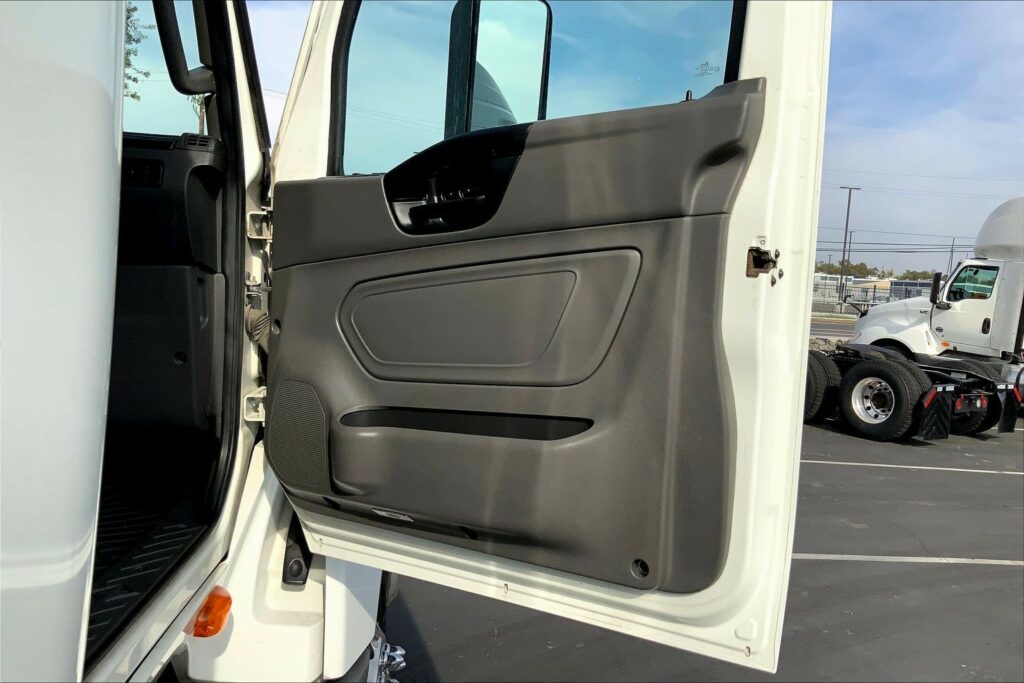 2021 INT LT625 6×4 Sleeper