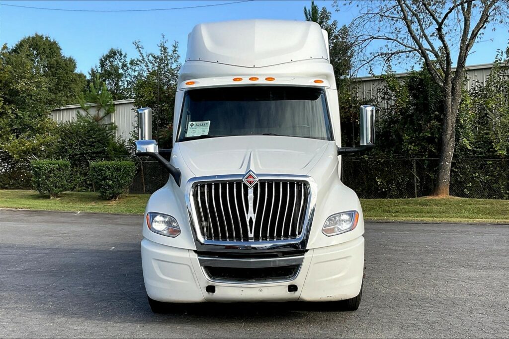 2022 INT LT625 6×4 Sleeper