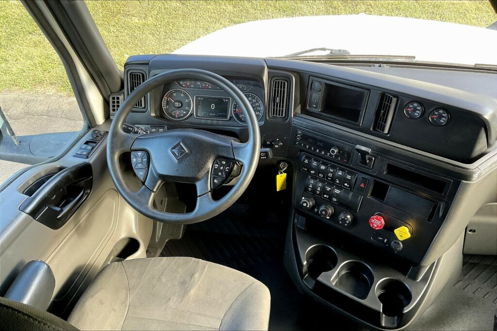 2022 INT LT625 6×4 Sleeper