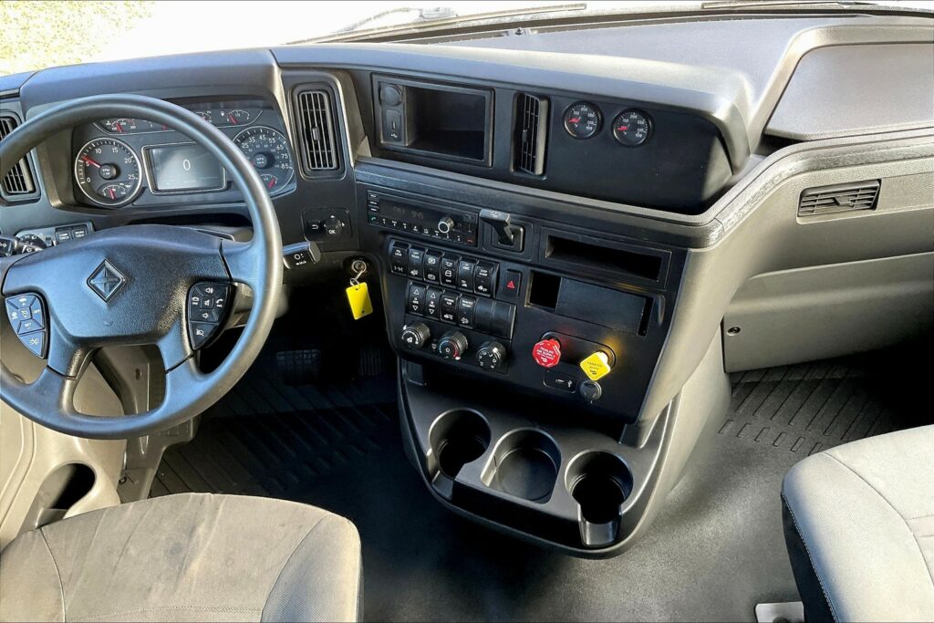 2022 INT LT625 6×4 Sleeper