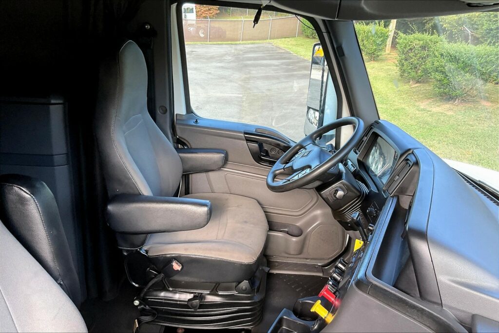 2022 INT LT625 6×4 Sleeper