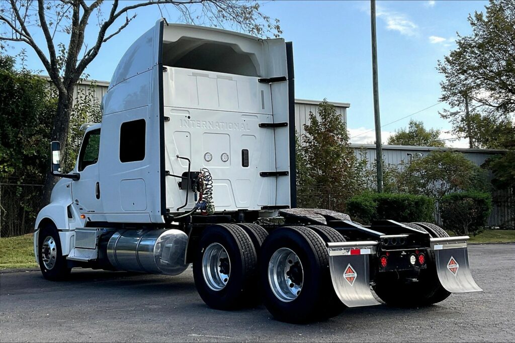 2022 INT LT625 6×4 Sleeper