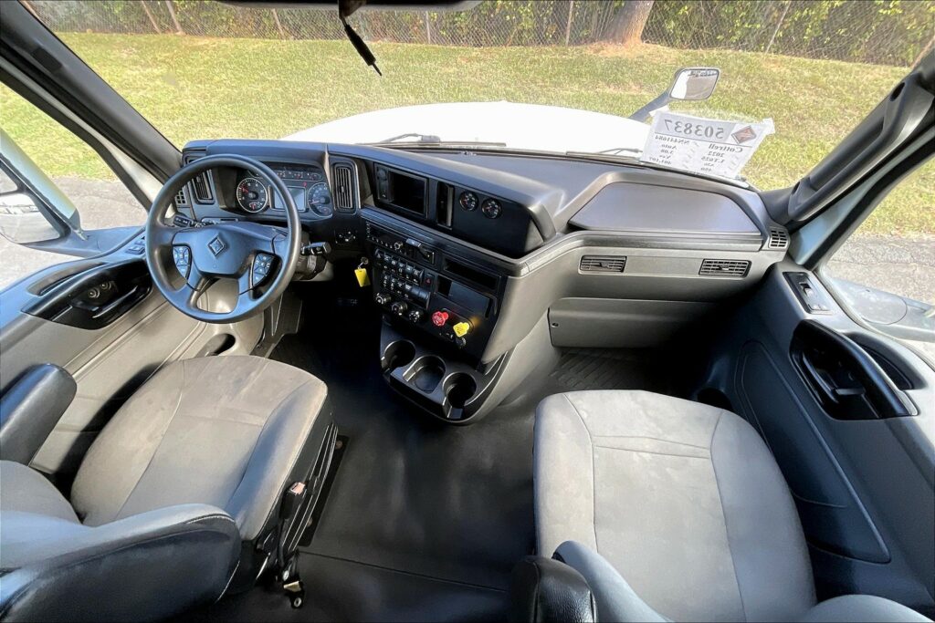 2022 INT LT625 6×4 Sleeper