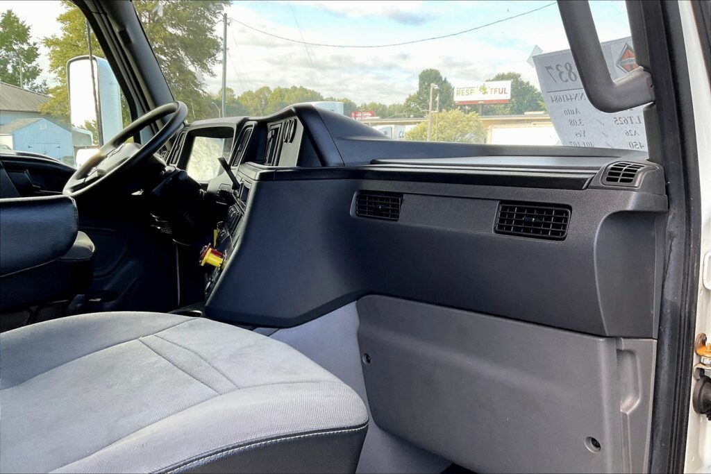 2022 INT LT625 6×4 Sleeper