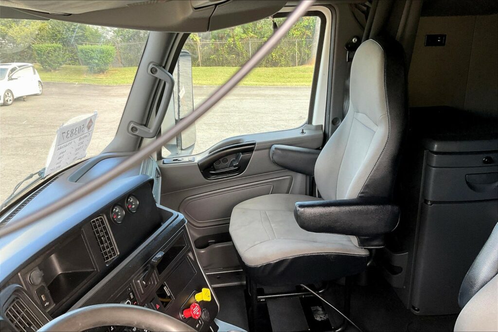 2022 INT LT625 6×4 Sleeper