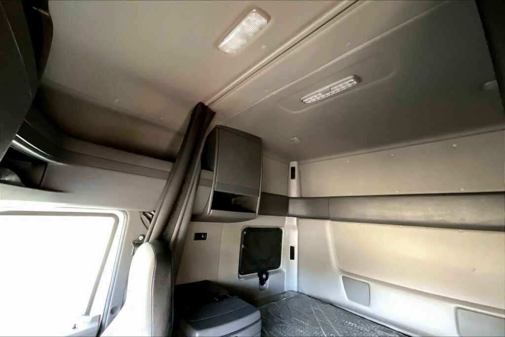 2022 INT LT625 6×4 Sleeper