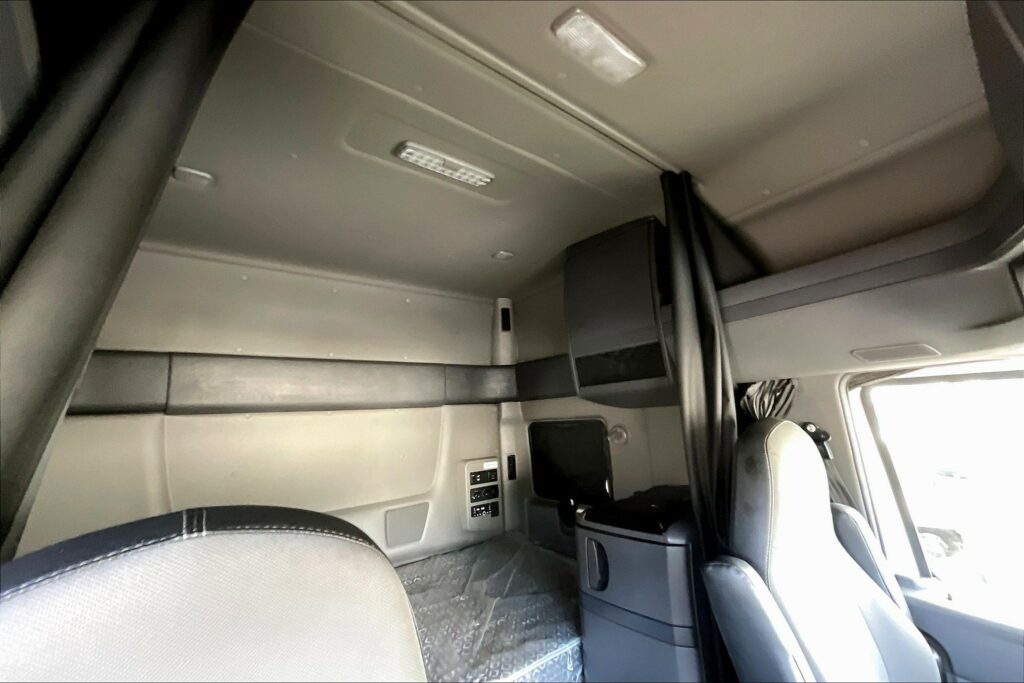 2022 INT LT625 6×4 Sleeper