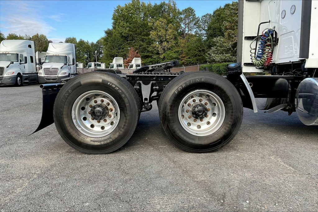 2022 INT LT625 6×4 Sleeper