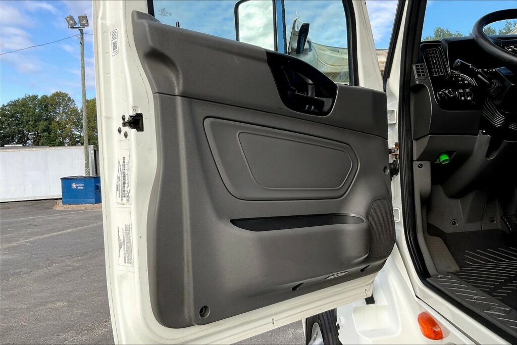 2022 INT LT625 6×4 Sleeper