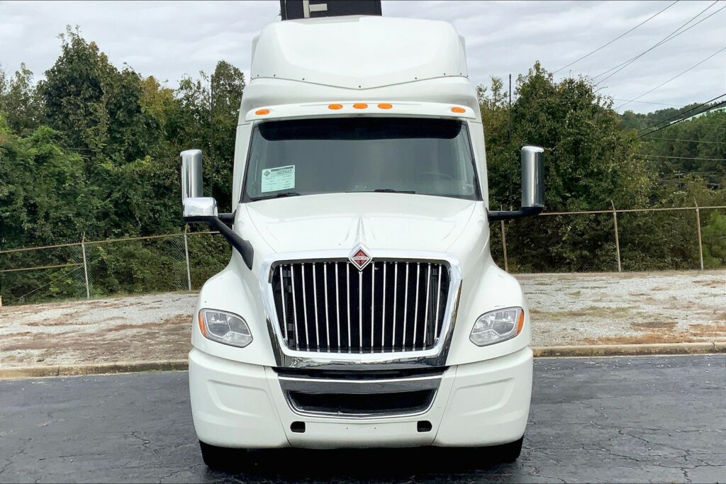 2023 INT LT625 6×4 Sleeper