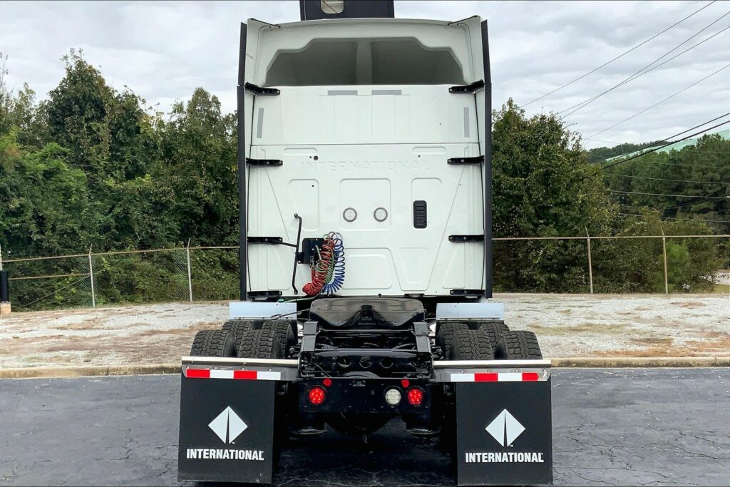 2023 INT LT625 6×4 Sleeper