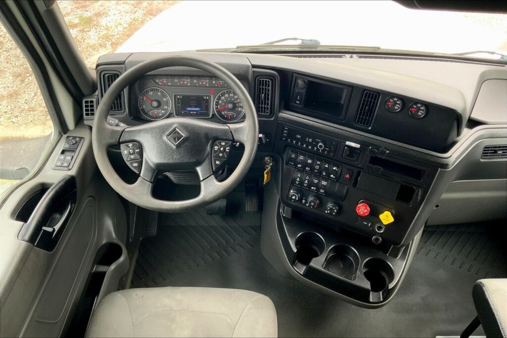 2023 INT LT625 6×4 Sleeper