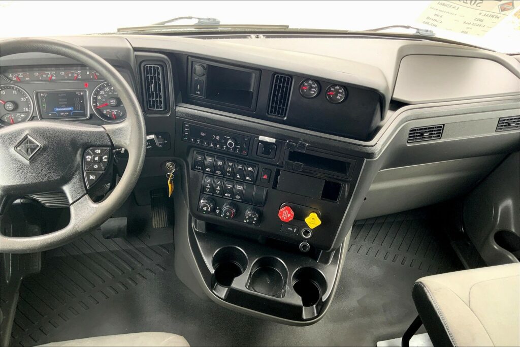 2023 INT LT625 6×4 Sleeper