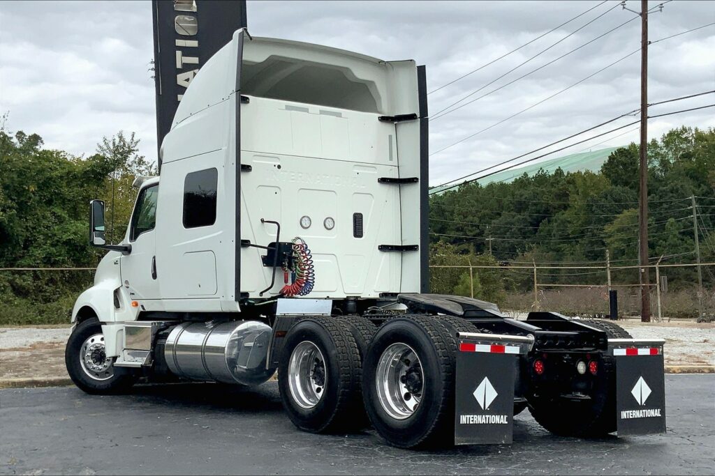 2023 INT LT625 6×4 Sleeper