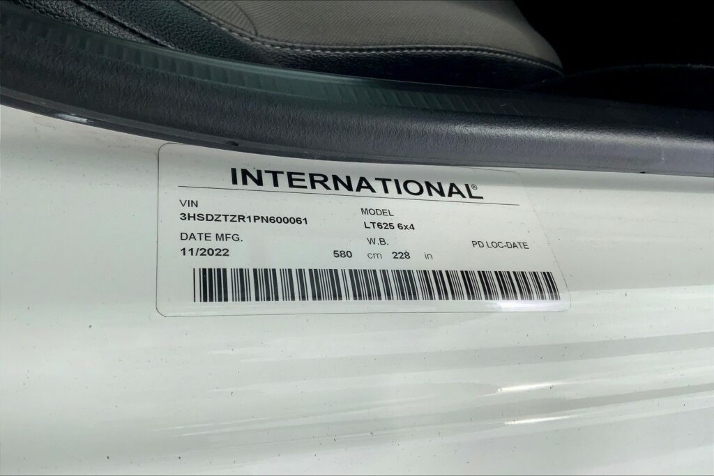 2023 INT LT625 6×4 Sleeper