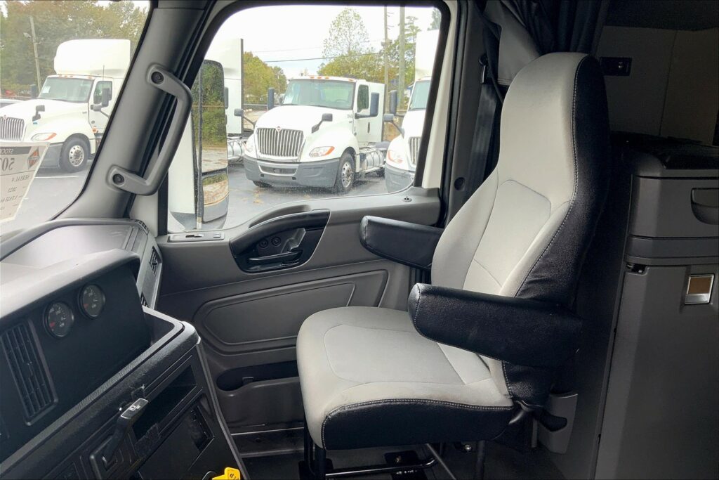 2023 INT LT625 6×4 Sleeper