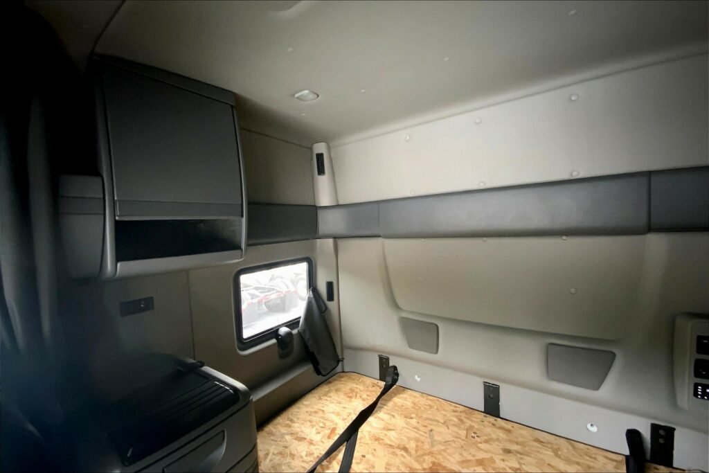 2023 INT LT625 6×4 Sleeper