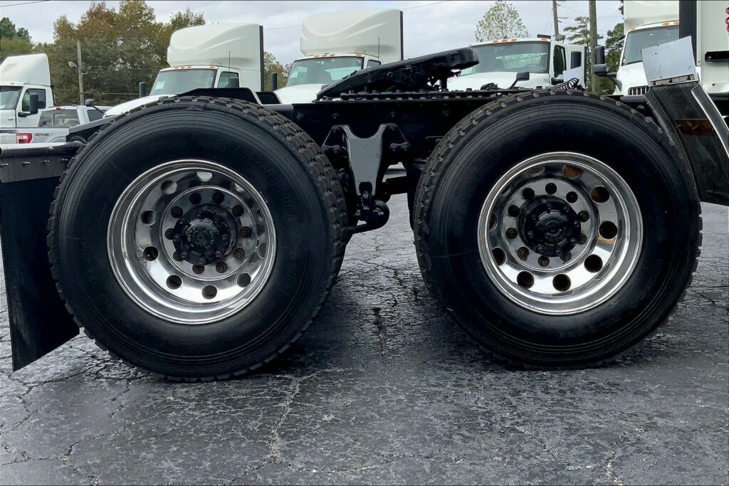 2023 INT LT625 6×4 Sleeper