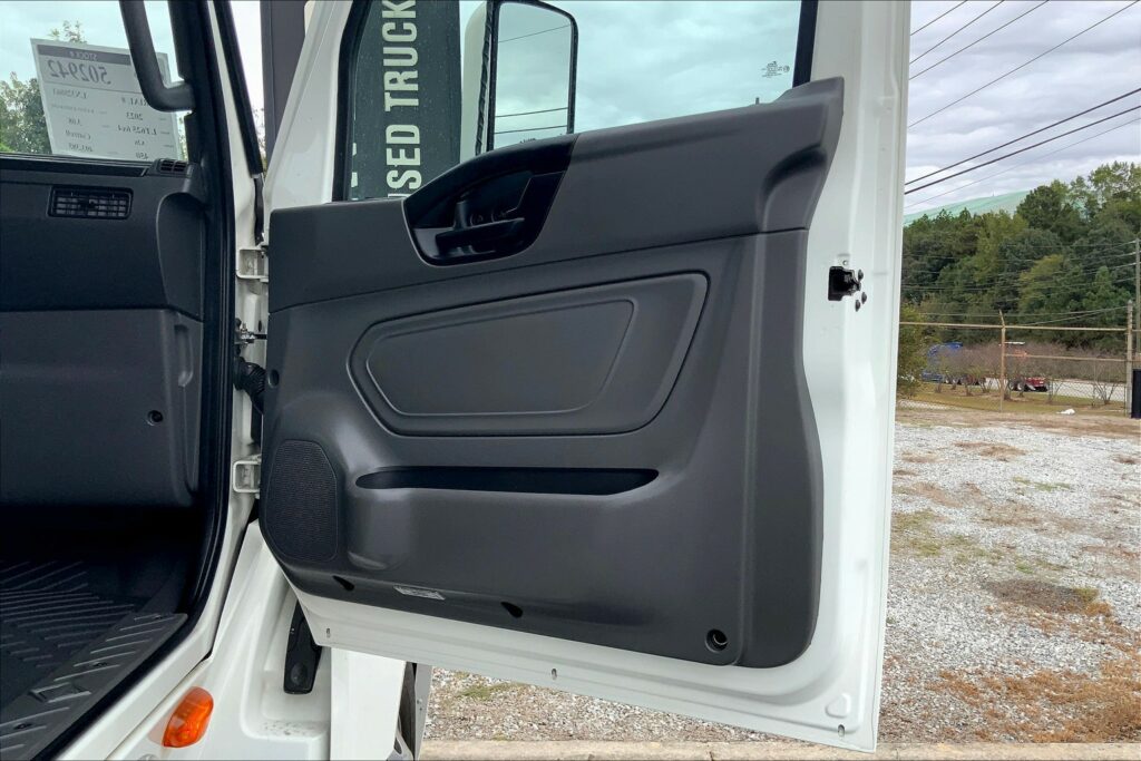 2023 INT LT625 6×4 Sleeper