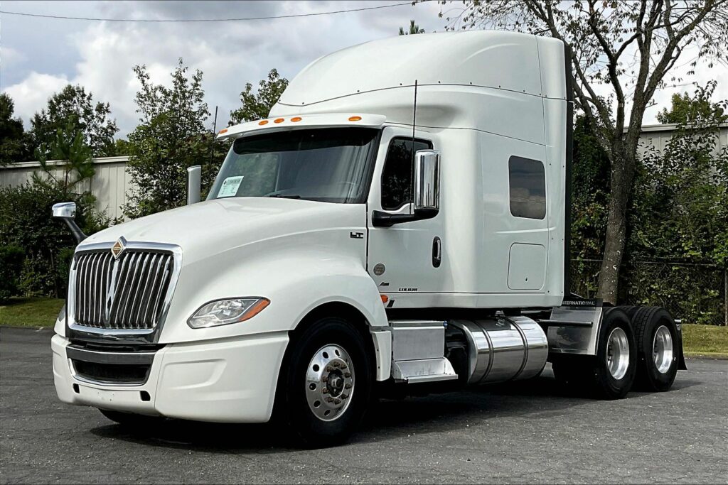 2022 INT LT625 6×4 Sleeper