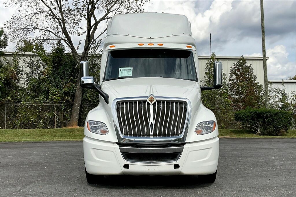 2022 INT LT625 6×4 Sleeper