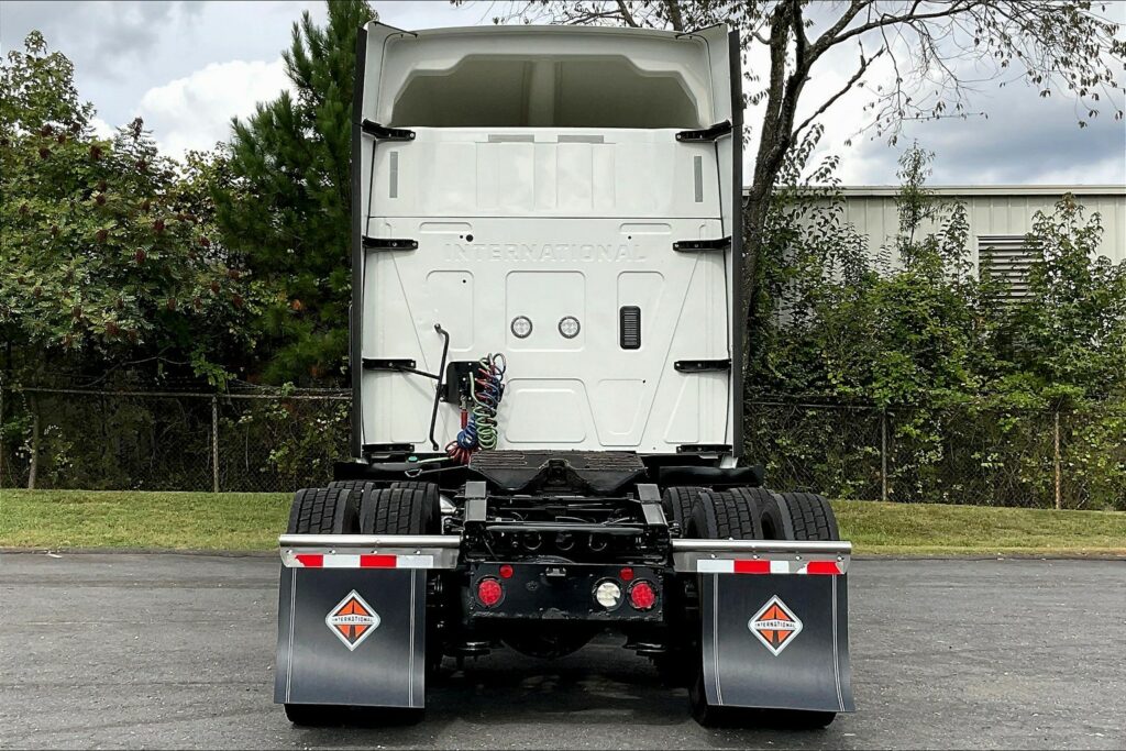 2022 INT LT625 6×4 Sleeper