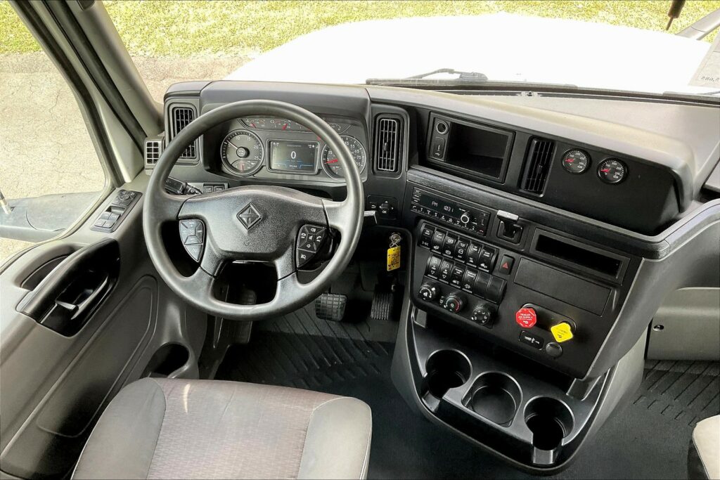 2022 INT LT625 6×4 Sleeper