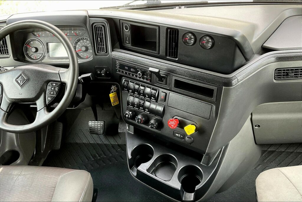 2022 INT LT625 6×4 Sleeper