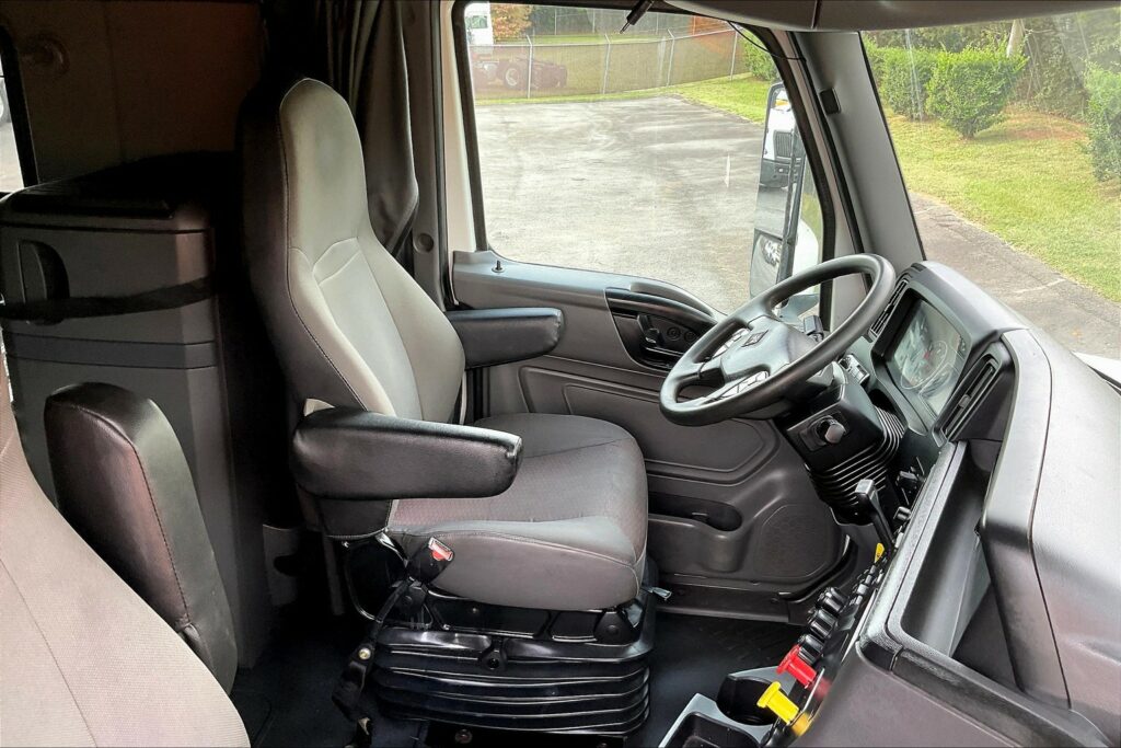 2022 INT LT625 6×4 Sleeper