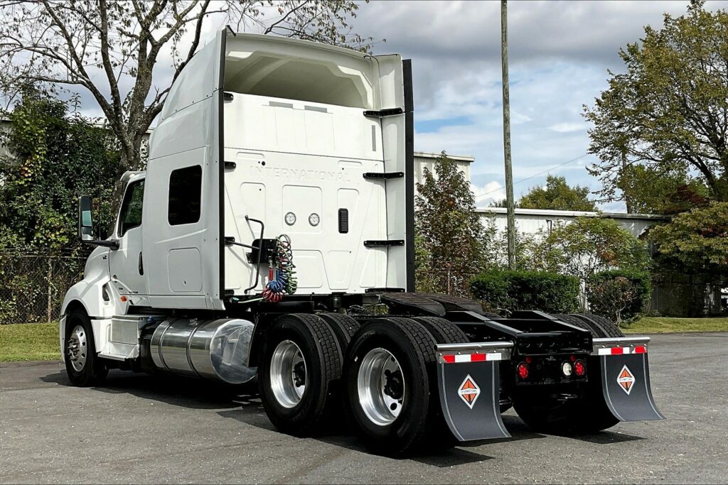 2022 INT LT625 6×4 Sleeper