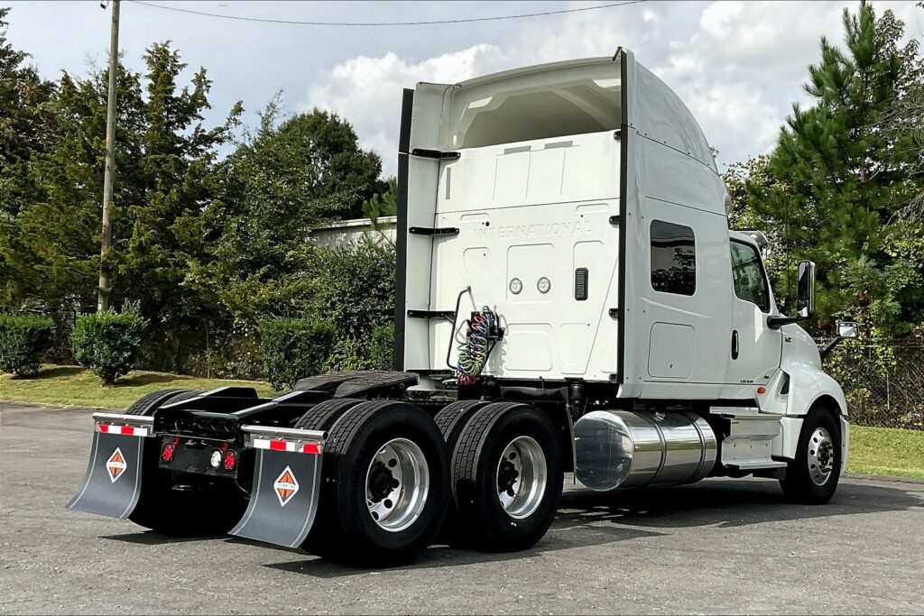 2022 INT LT625 6×4 Sleeper