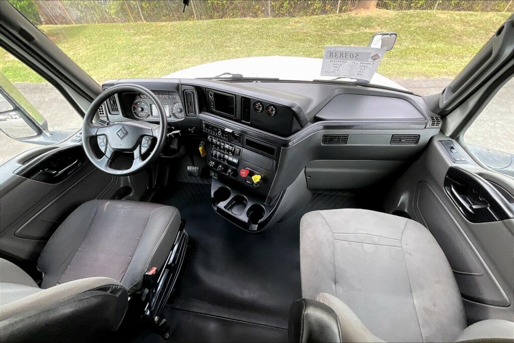 2022 INT LT625 6×4 Sleeper