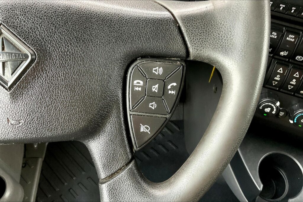 2022 INT LT625 6×4 Sleeper