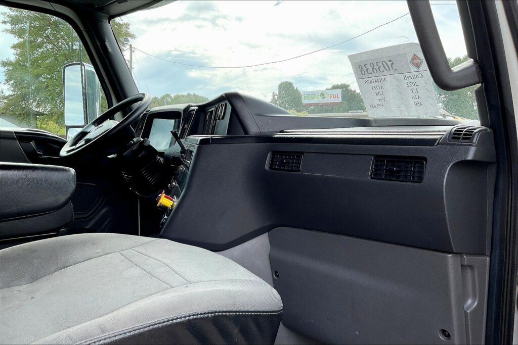 2022 INT LT625 6×4 Sleeper