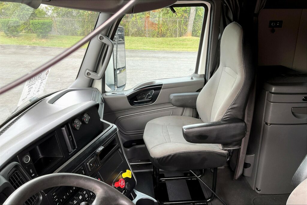 2022 INT LT625 6×4 Sleeper