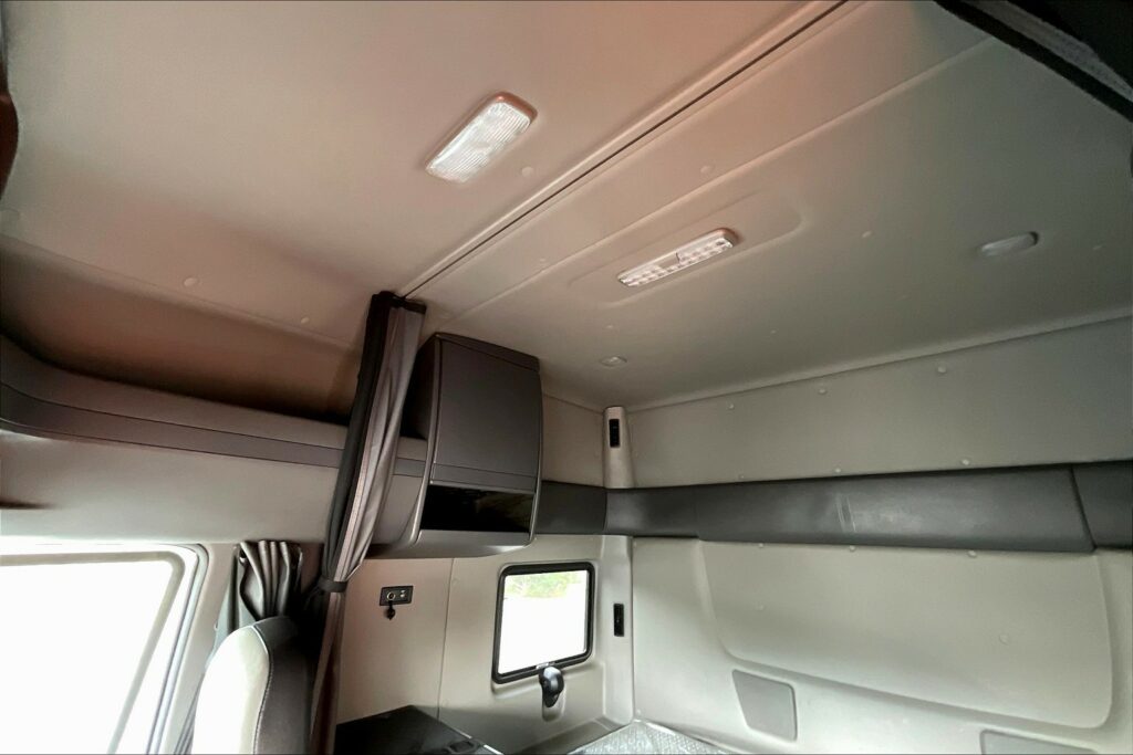 2022 INT LT625 6×4 Sleeper