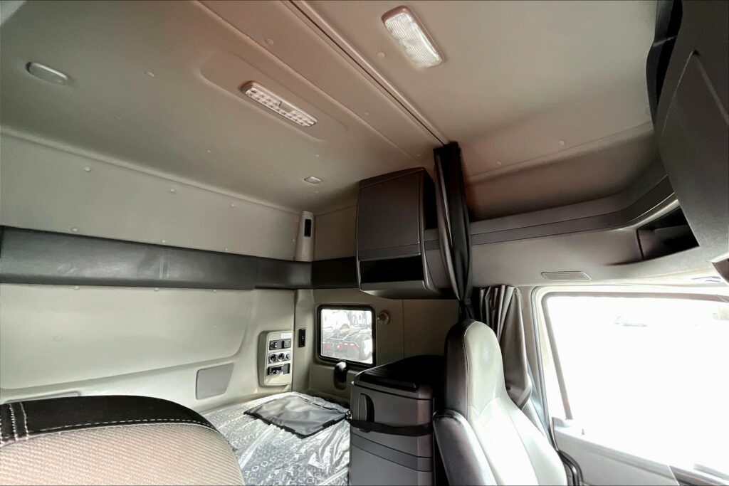 2022 INT LT625 6×4 Sleeper