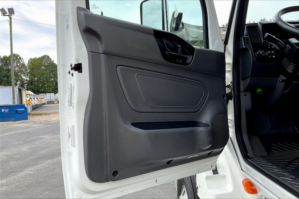 2022 INT LT625 6×4 Sleeper