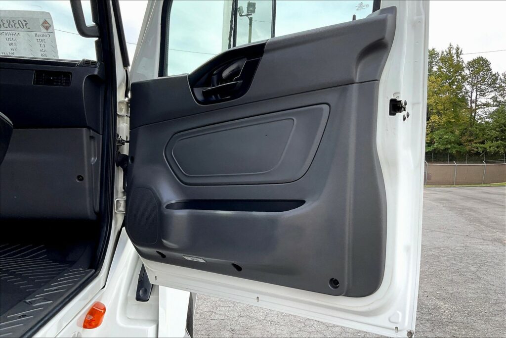 2022 INT LT625 6×4 Sleeper