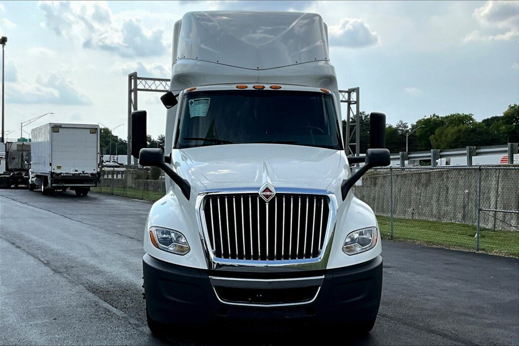 2022 INT LT625 6×4 Sleeper