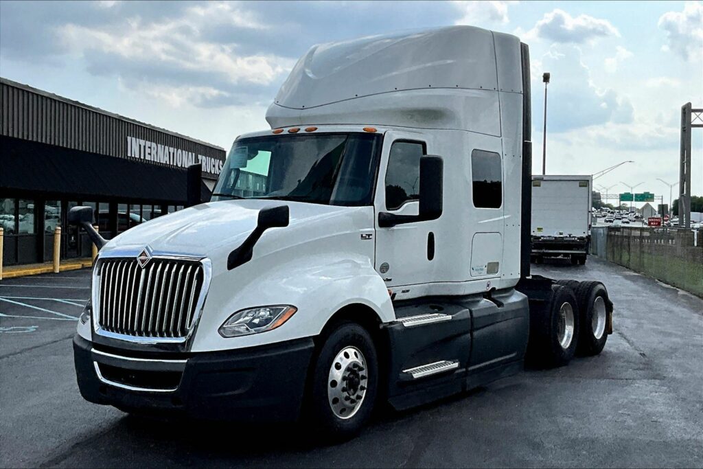 2022 INT LT625 6×4 Sleeper